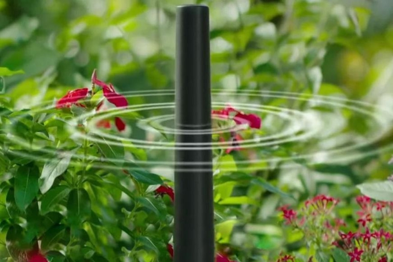 Man sieht einen Funkturm des iRobot Terra T7.